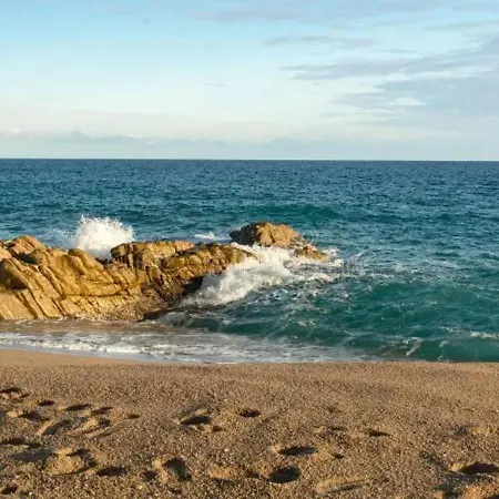 Apartamento Renovado Junto A La Playa En Platja D'Aro: 2 Habitaciones, Balcon Y Comodidades Cercanas - Es-209-73 * Platja d'Aro